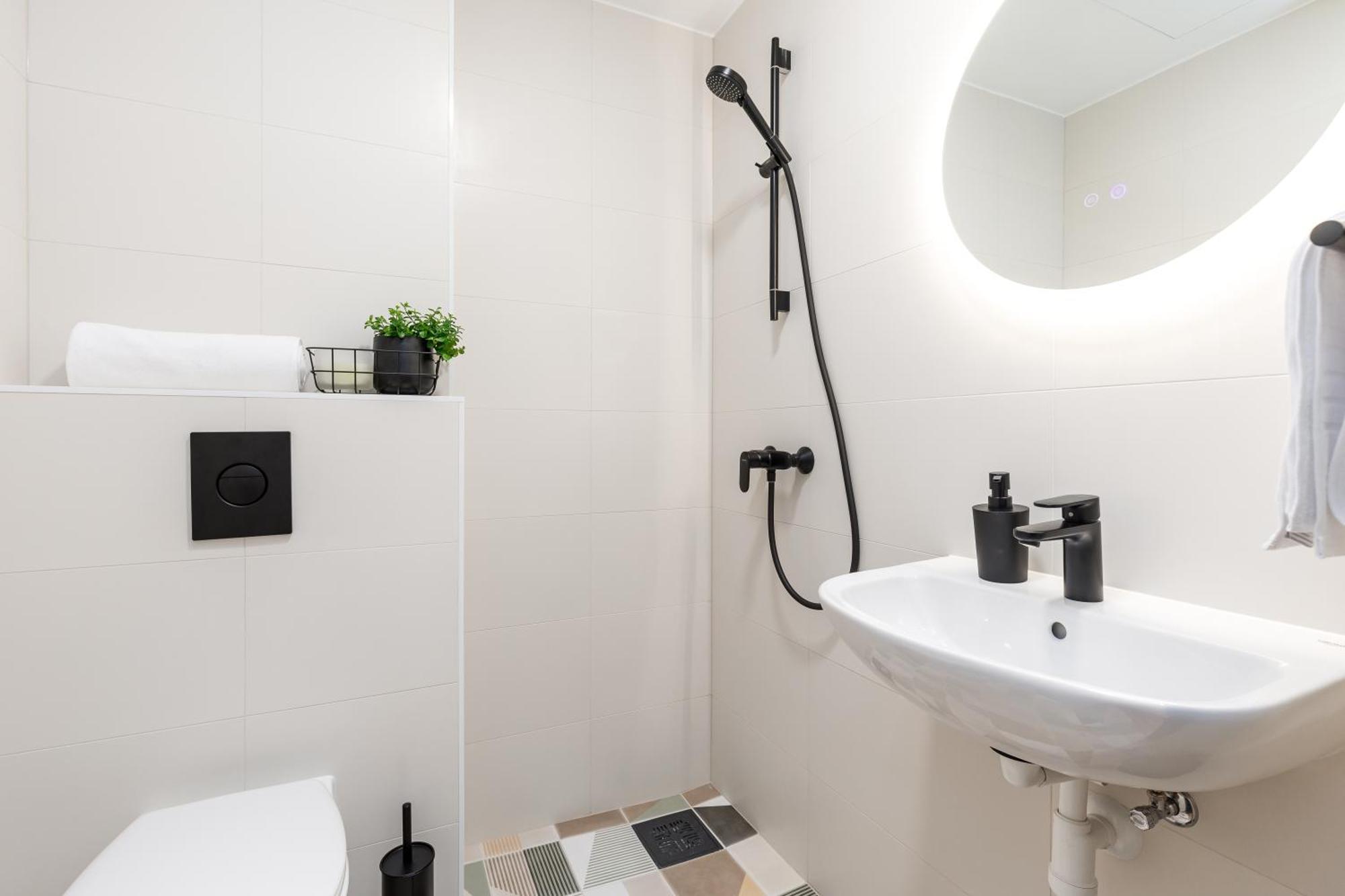 Rare Apartments - Self Check-In Miniapartments Тарту Екстериор снимка